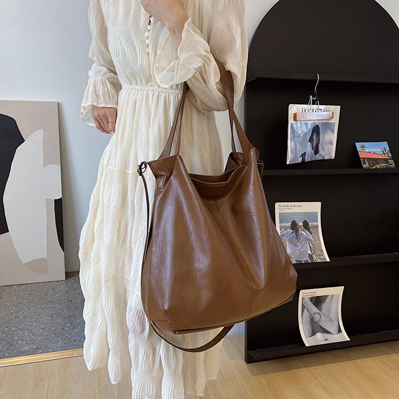 Clarisa - Large Capacity Bag