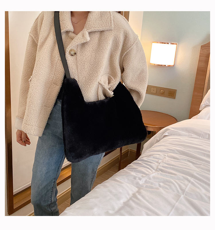 Jasmine - Fur Handbag